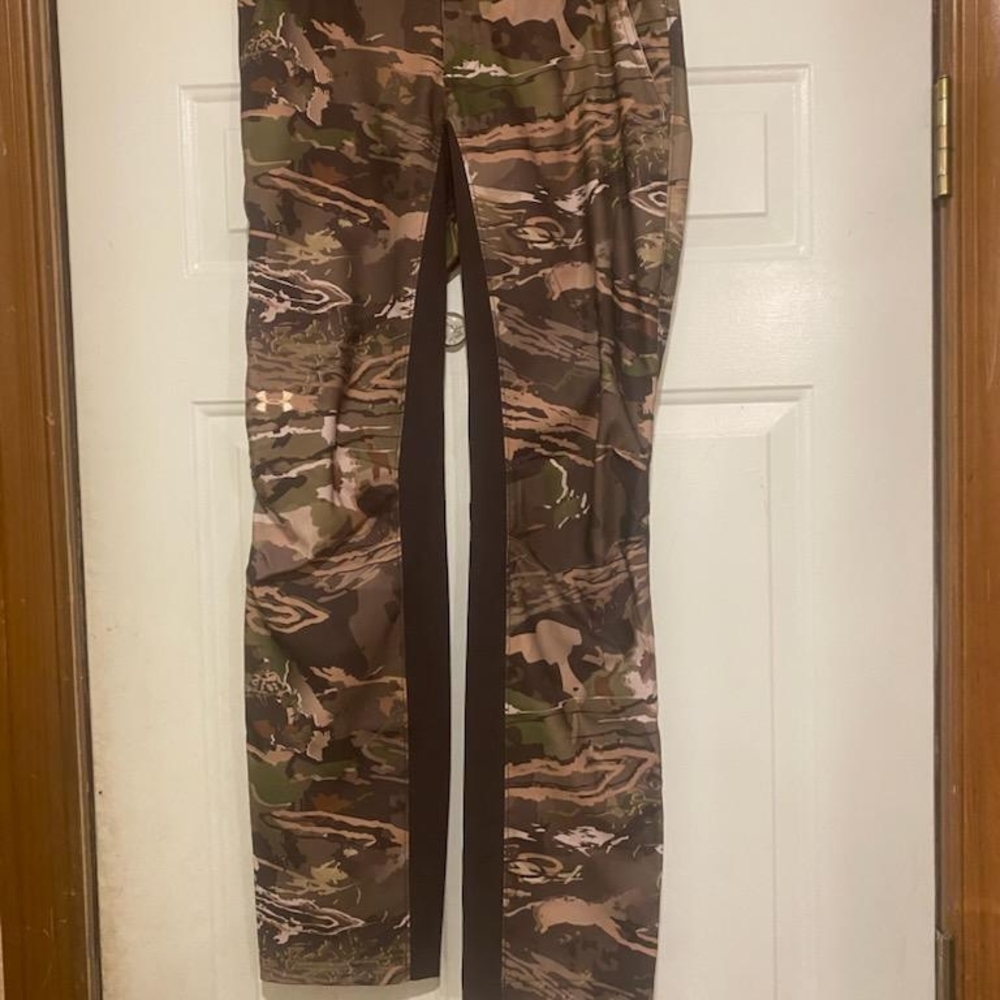 Under Armour Women's Fitted Camouflage Pattern Pants.